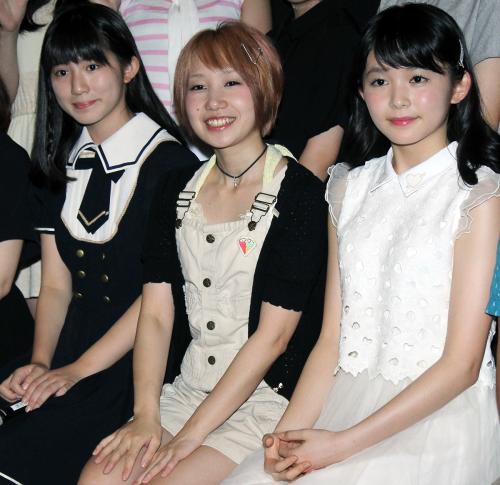 劇場版「女子の事件は大抵、トイレで起こるのだ。」の初日舞台挨拶を行った（左から）蒼波純、みさこ、久間田琳加
