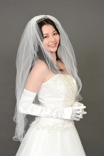 ＴＢＳドラマ「結婚式の前日に」で、結婚式の１００日前に脳腫瘍と診断された不動産会社のＯＬ・芹沢ひとみを演じる香里奈