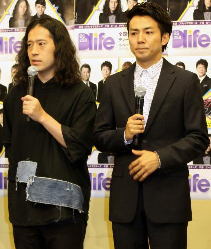 ディーライフ「ラジオの２人　リレー」の製作発表に出席したピースの又吉直樹（左）と綾部祐二