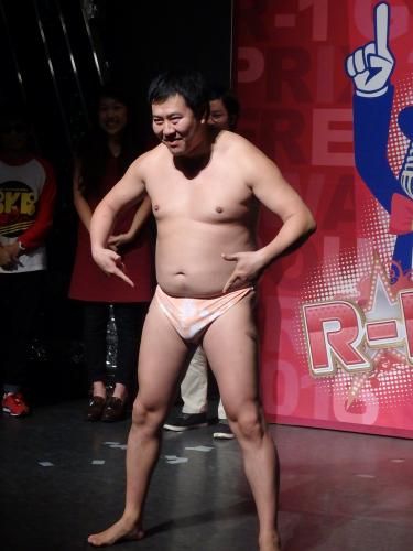 【画像・写真】明るい安村“脱パンツ”ネタでＲ１獲る「やばいと思ったら脱ぐ」