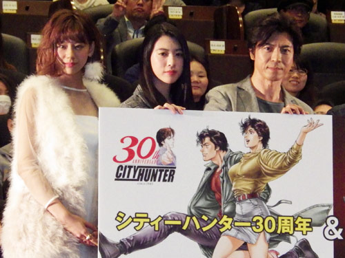 イベントに出席した（左から）西内まりや、三吉彩花、上川隆也