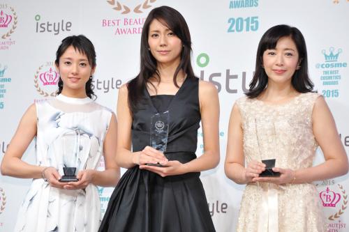 「ベストビューティストアワード２０１５」授賞式に出席した（左から）木村文乃、松下奈緒、菊池桃子