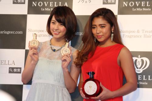 「ＮＯＶＥＬＬＡ」製品発表イベントに出席した柳ゆり菜（左）と今井華