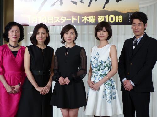 フジテレビの連続ドラマ「ナオミとカナコ」の製作発表に登場した（左から）高畑淳子、吉田羊、広末涼子、内田有紀、佐藤隆太