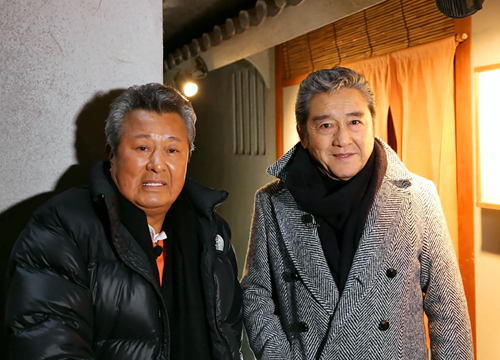 釣り以外のバラエティーロケで初共演した梅宮辰夫（左）と松方弘樹（Ｃ）テレビ東京