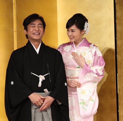 まるで“梨園の妻襲名披露”　愛之助＆紀香「最高に幸せ」結婚会見