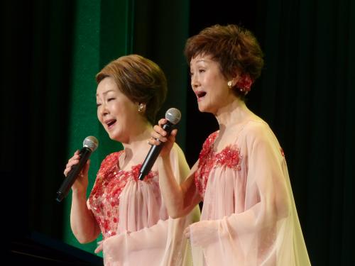 由紀さおり＆安田祥子姉妹　３０周年記念公演で不変のハーモニー