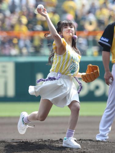 甲子園始球式はＮＭＢ対決　川上千尋のインハイ　木下春奈空振り