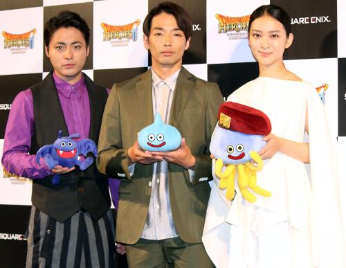 ゲームソフト「ドラゴンクエストヒーローズＩＩ　双子の王と予言の終わり」完成発表に出席した（左から）山田孝之、森山未來、武井咲