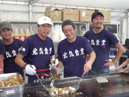 【画像・写真】石原プロ新人の神田穣＆丞威　炊き出しで初仕事「言葉失った」