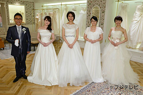 「早子先生、結婚するって本当ですか？」でウエディングドレス姿を披露する（右から）舞羽美海、佐藤仁美、松下奈緒、貫地谷しほり（左端は八嶋智人）