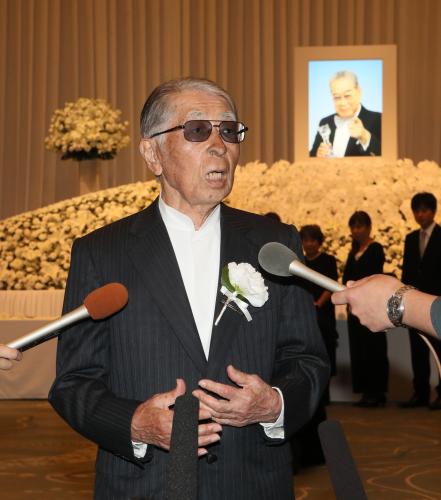 大平透さん偲ぶ会　藤子不二雄Ａ氏　喪黒の「ドーン！」称賛