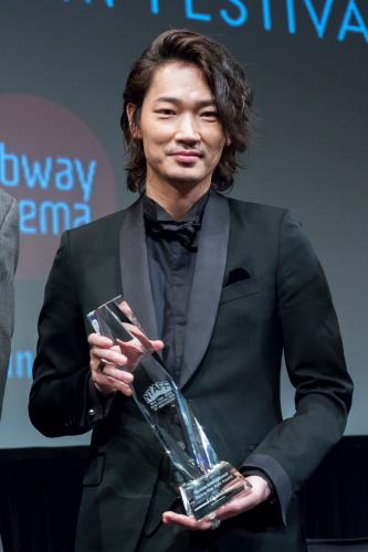 綾野剛　主演作で「ライジング・スター賞」受賞、ＮＹアジア映画祭