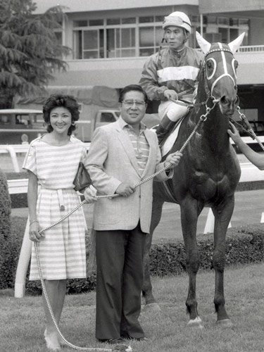 競馬好きだった巨泉さん　愛馬は「タケシツービート」