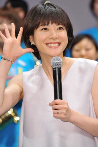 上野樹里　結婚以来初の公の場　祝福に笑顔で会釈