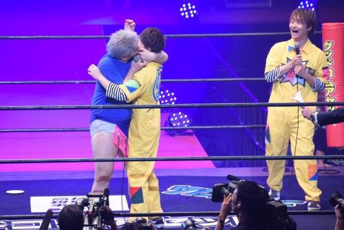 ＤＩＳＨ／／、ＤＤＴプロレス参戦！？男色キスにＴｏ―ｉ「やり返す」