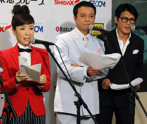 キネコ映画祭２０１６の会見で生吹き替えに挑戦する（左から）戸田恵子、中山秀征、高橋克典