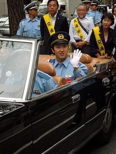 尾上松也、喜多村緑郎が一日警察署長　あわや大事故…恐怖の体験披露