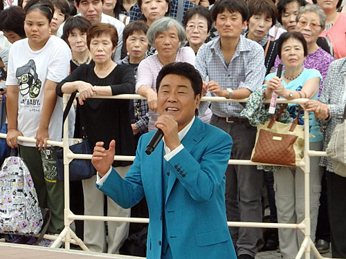 イベント中は雨降らず“晴れ男”五木ひろし「強運ぶりを感じる」