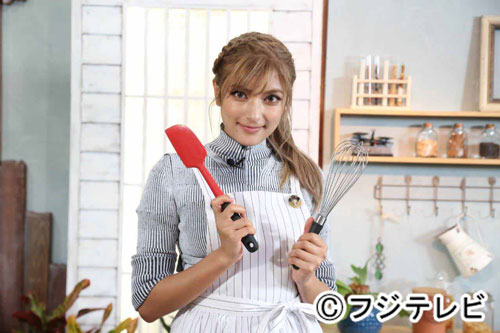 【画像・写真】ローラ「めざまし」で料理コーナー！裏のもこみちは「ライバル」