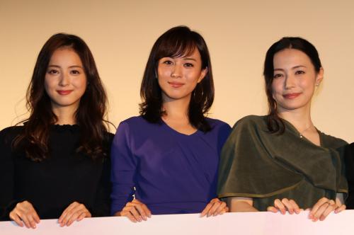 映画「カノン」で三姉妹を演じた（左から）佐々木希、比嘉愛未、ミムラ