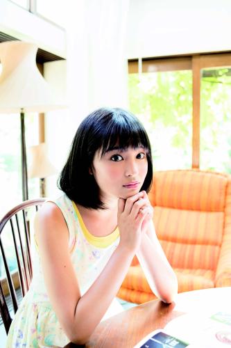 今田耕司が旬の美女撮った！すずにマナミ、ののから激写の初写真集