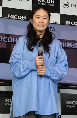 「リコー・シータ　３６０°ＶＲ映像展」オープニングイベントにゆったりめの衣装で登壇した澤穂希さん