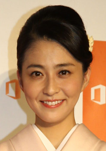 小林麻央、放射線治療の終了を明かす「不安が消せない一ヶ月でした」