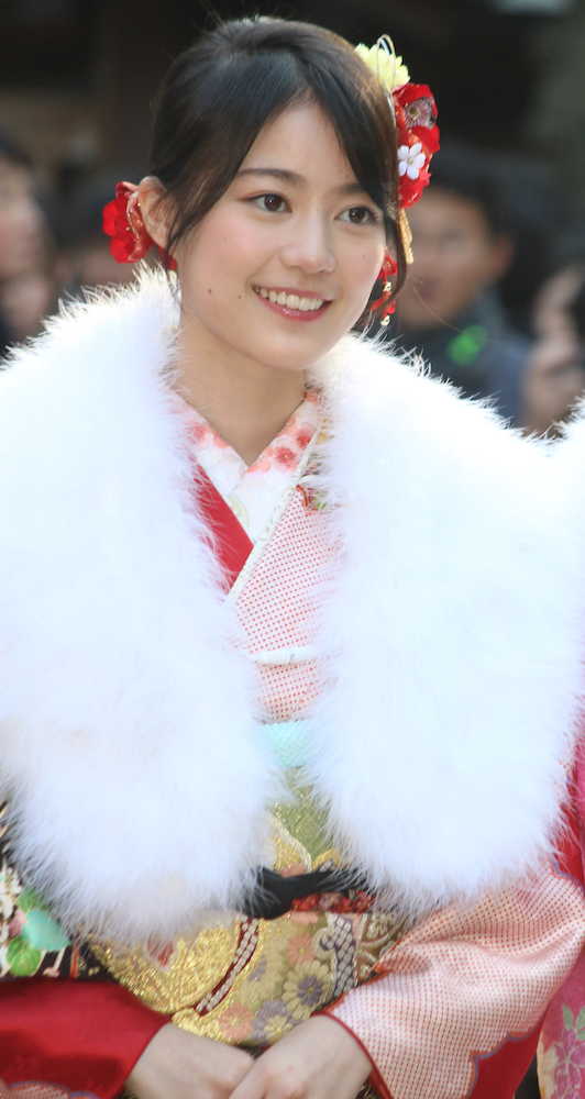 【画像・写真】生田絵梨花　乃木坂４６成人式で笑顔「行きつけのバー作りたい」