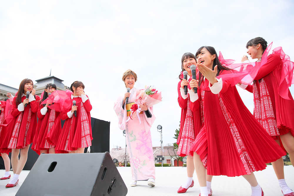 【画像・写真】ＮＧＴ４８をラスボス襲撃！？小林幸子、初握手会でサプライズ