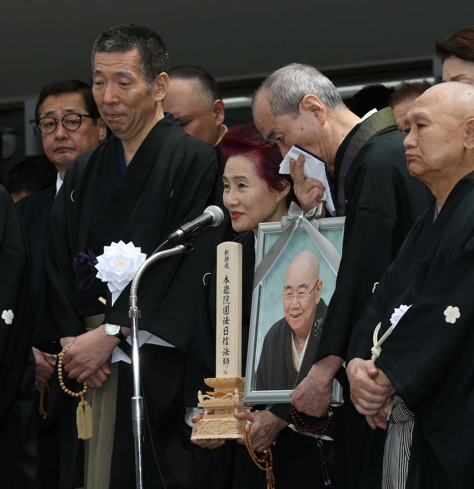 【画像・写真】円歌さん協会葬　３００人が参列、出ばやし「花に遊ばば」で別れ