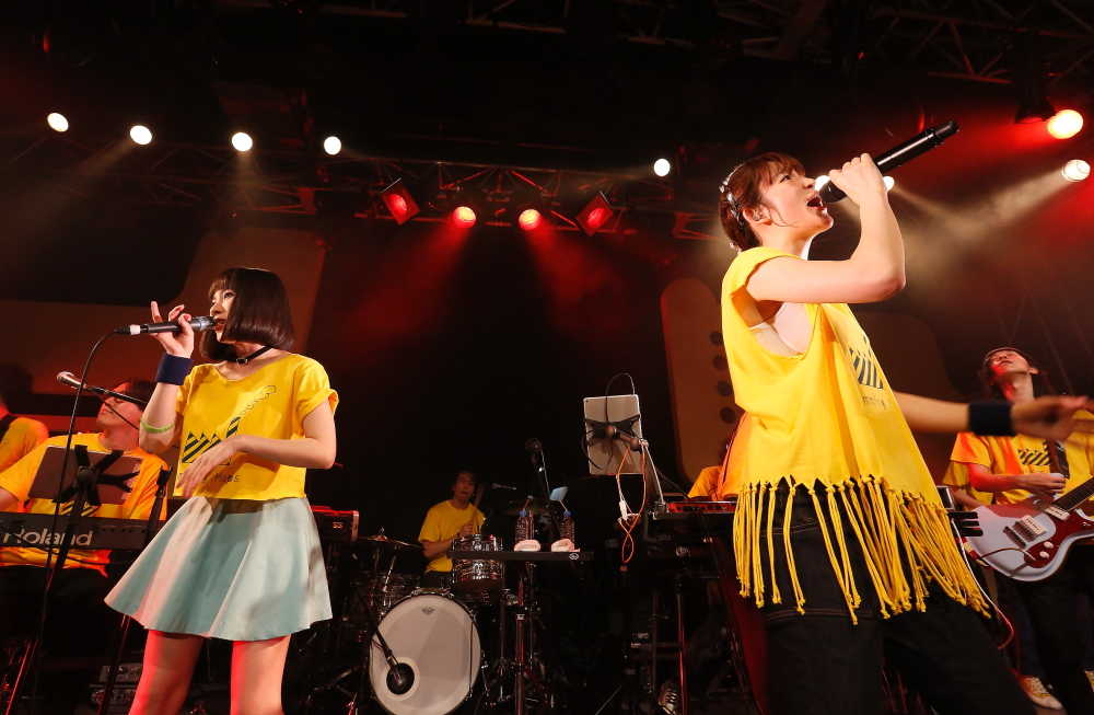 ４月１６日に自主企画ツーマンライブ「Ｈｕｍｍｉｎｇ　Ｍａｐｓ　ｖｏｌ．２」を開催した小松未可子（右）
