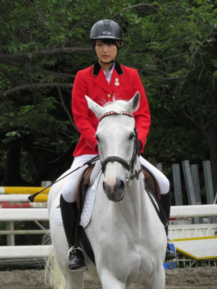欅坂・菅井友香が馬術アンバサダー就任　小５から乗馬経験