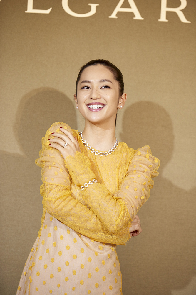 中村アン　１億円ジュエリーに笑み　結婚の横澤は「凄いです」