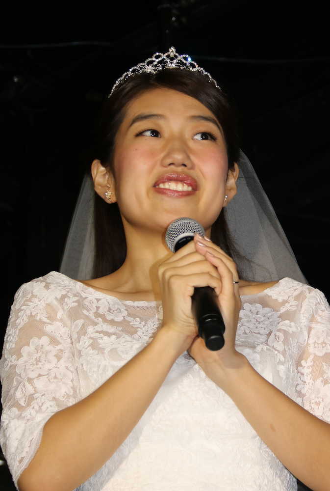 「追い込み婚」横澤夏子　花嫁姿で子づくり宣言　結婚後初の公の場