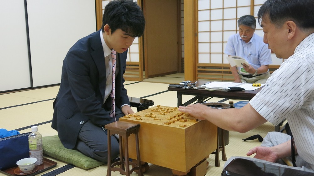 【画像・写真】藤井四段34勝目　平藤七段は脱帽「もっと凄みを感じた。お見事」