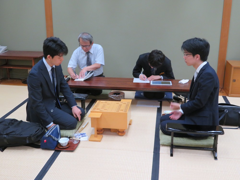 藤井四段　中学生タイトルへラストチャンス　Ａ級棋士・豊島八段と激突