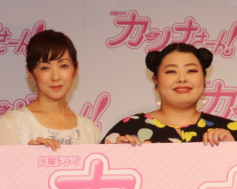 「カンナさーん！」に出演する斉藤由貴（左）と渡辺直美
