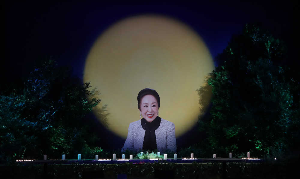 月丘夢路さんお別れの会に６００人…北島三郎「色っぽい母でした」
