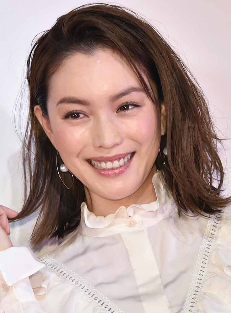 蛯原友里　「Ｄｏｍａｎｉ」専属モデル卒業を報告「さらに成長し続けたい」