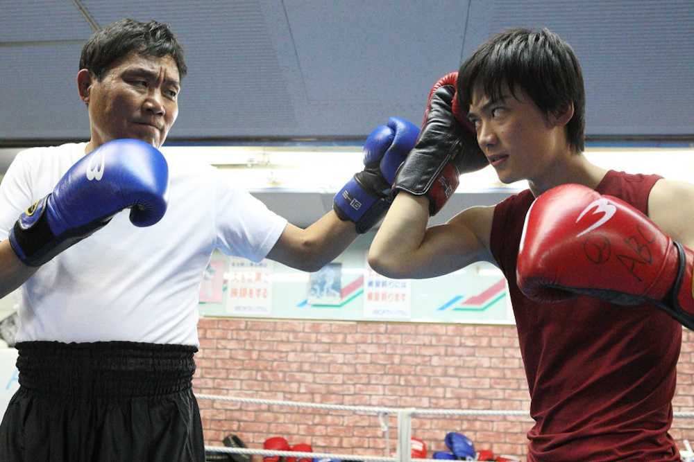 “真剣勝負”の撮影で対戦したトミーズ雅（左）と田中亨