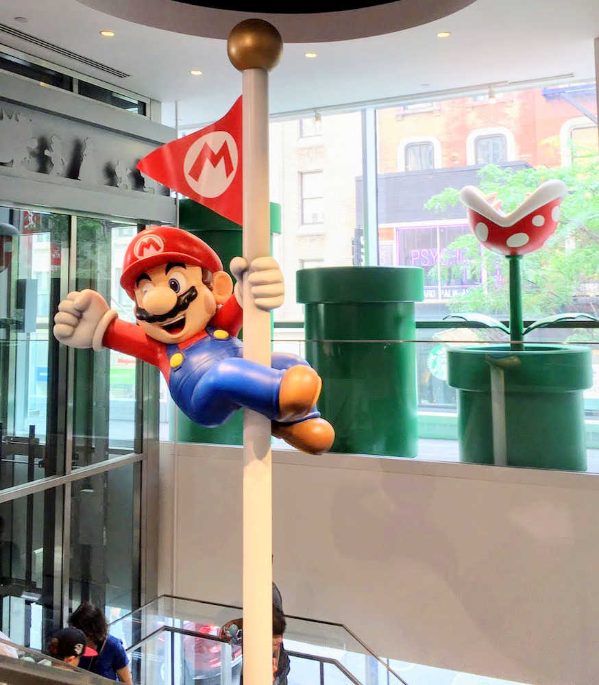 米ニューヨークにある、任天堂のゲームや関連グッズを扱う専門店内の「マリオ」の装飾