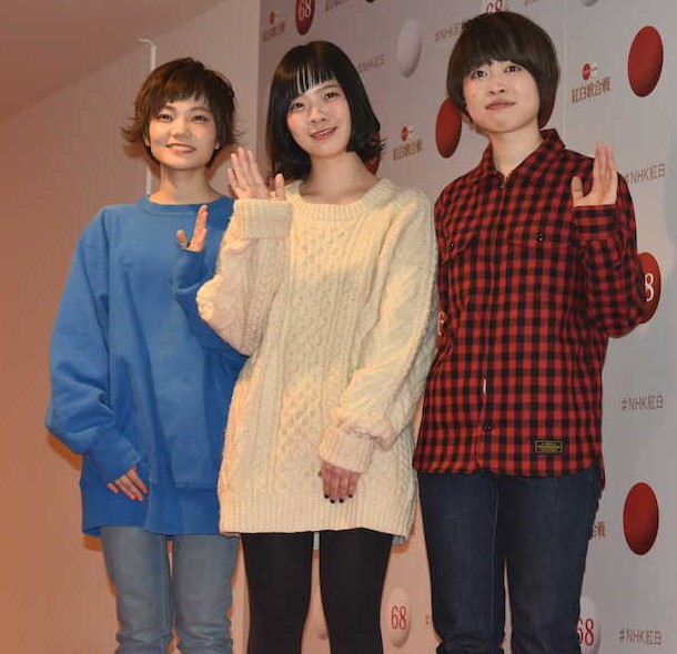 初の紅白出場となるＳＨＩＳＨＡＭＯの（左から）松岡彩、宮崎朝子、吉川美冴貴