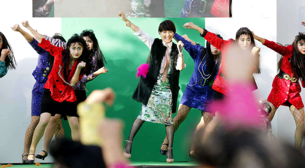 荻野目洋子の「ダンシング・ヒーロー」カラオケランク初の１位に！バブリーダンスで再注目