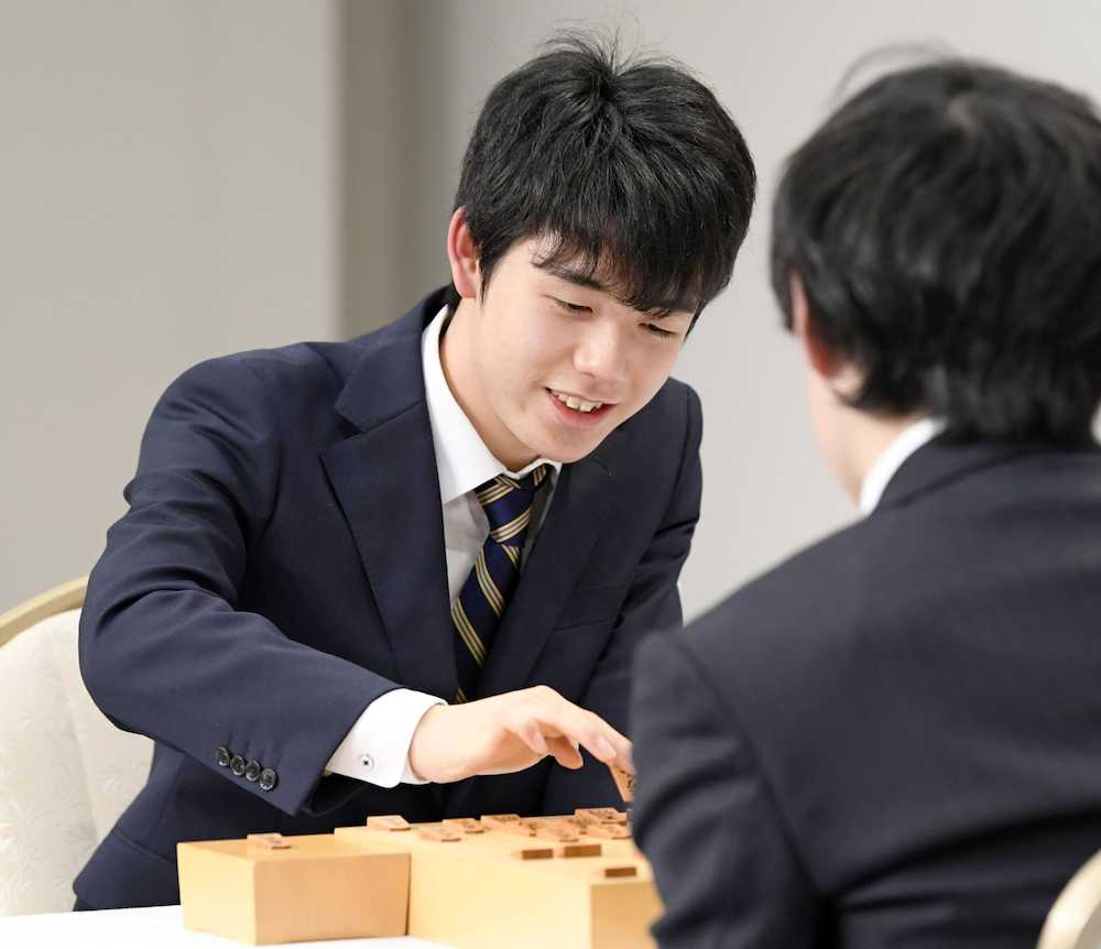 藤井四段が佐藤名人破る　羽生二冠と対戦へ