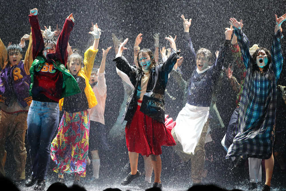 秋元劇団旗揚げ公演　１５分間どしゃ降り！ステージに１トンの雨