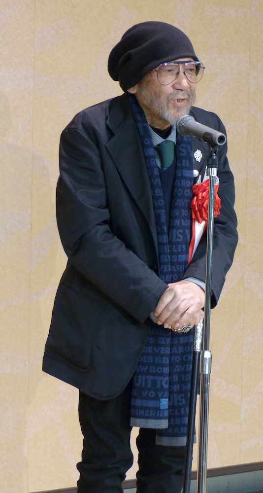 「日本映画ペンクラブ賞」を受賞し表彰式で喜びを語る大林宣彦監督