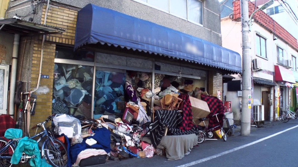近隣住民が悲鳴を上げる“ゴミ屋敷系ブティック”（Ｃ）テレビ東京