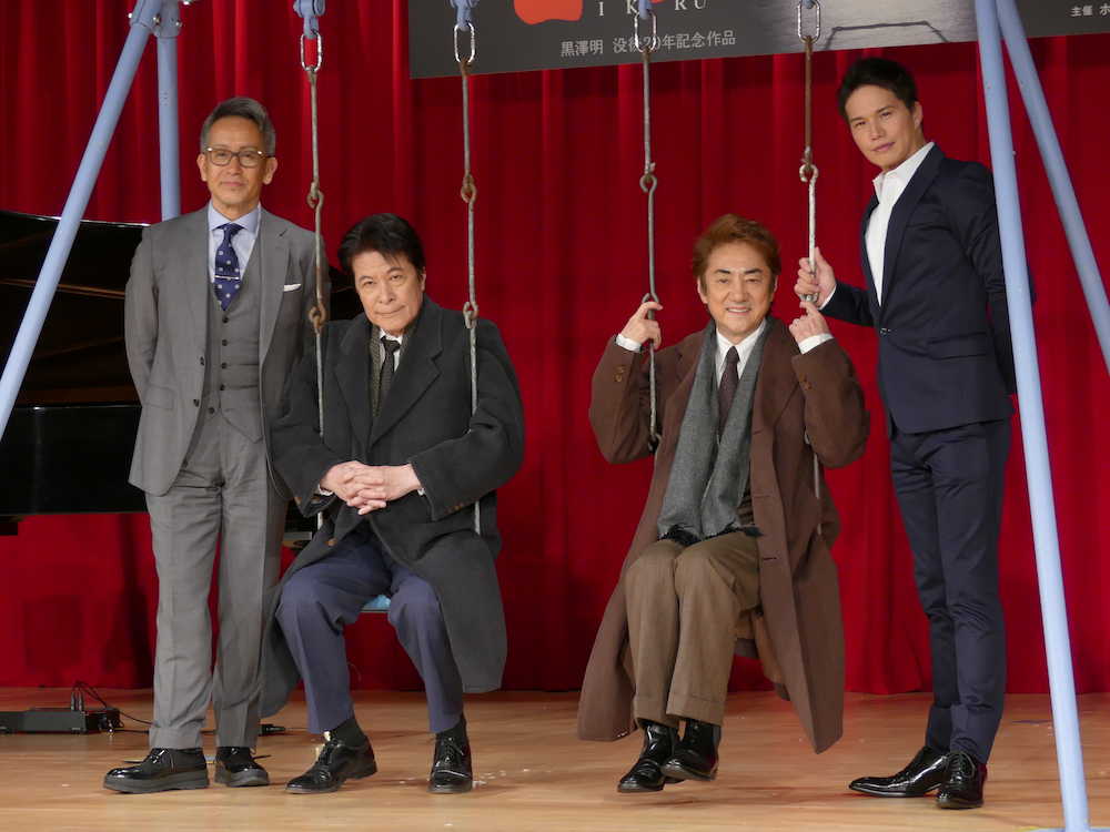 ミュージカル「生きる」の製作発表に登場した（左から）演出の宮本亜門氏、鹿賀丈史、市村正親、市原隼人