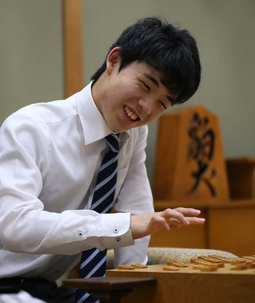 【画像・写真】藤井六段“高校生１勝”に安堵「白星スタートできてよかった」